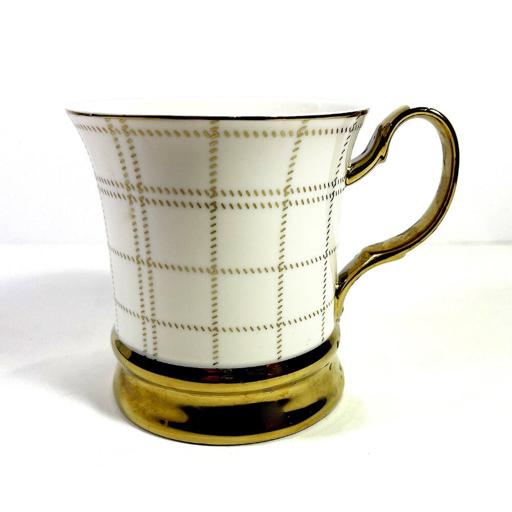 10 Strawberry Street Coffee Latte Mug White Metallic Gold Footed 12 oz